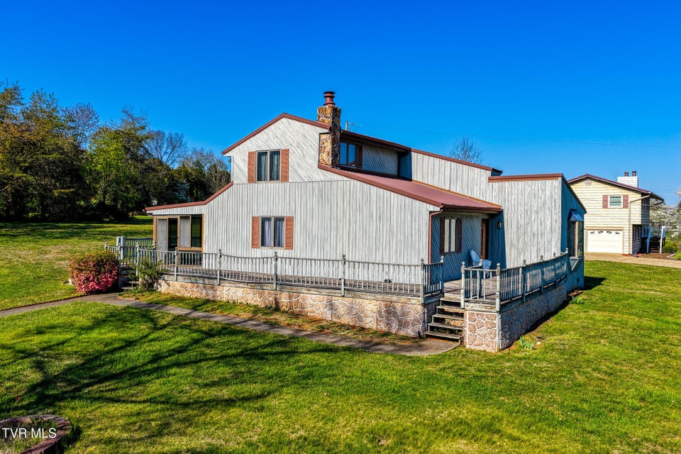 Photo #2: 605 Redwood Drive