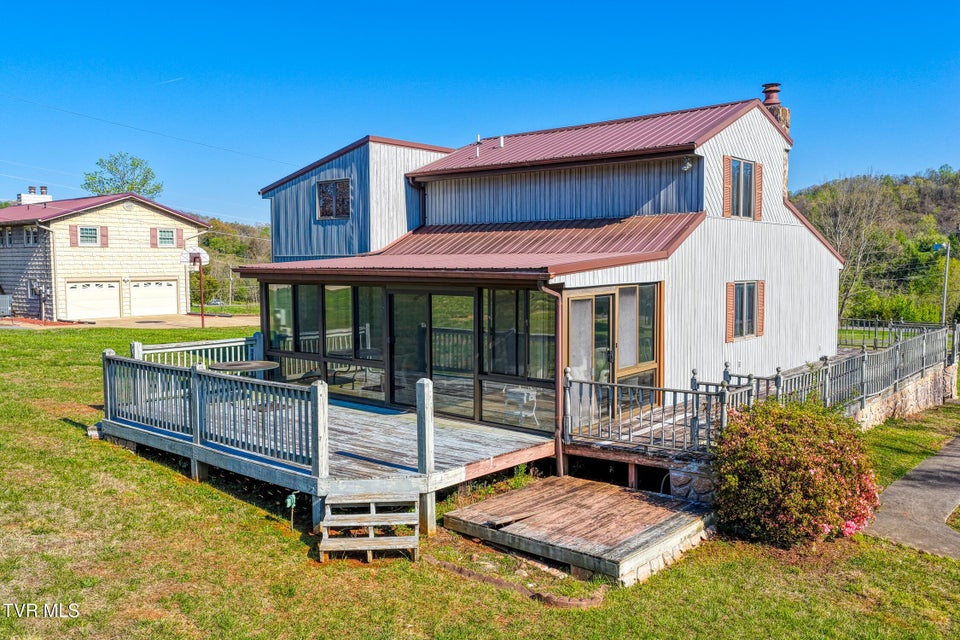 Photo #5: 605 Redwood Drive