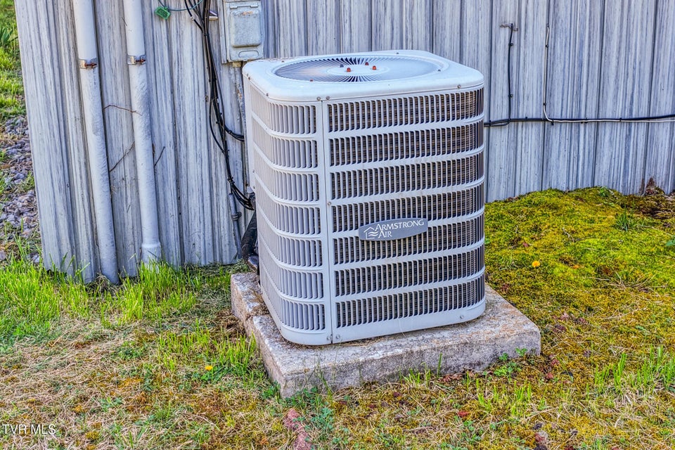 Photo #7: 605 Redwood Drive