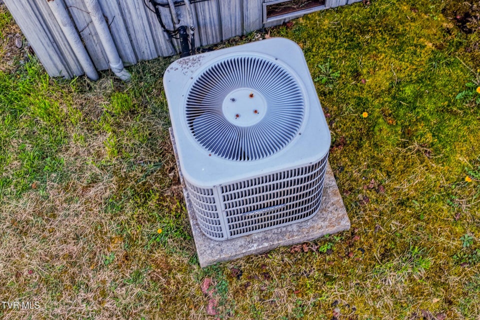 Photo #8: 605 Redwood Drive