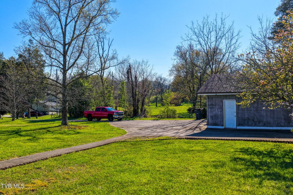 Photo #10: 605 Redwood Drive