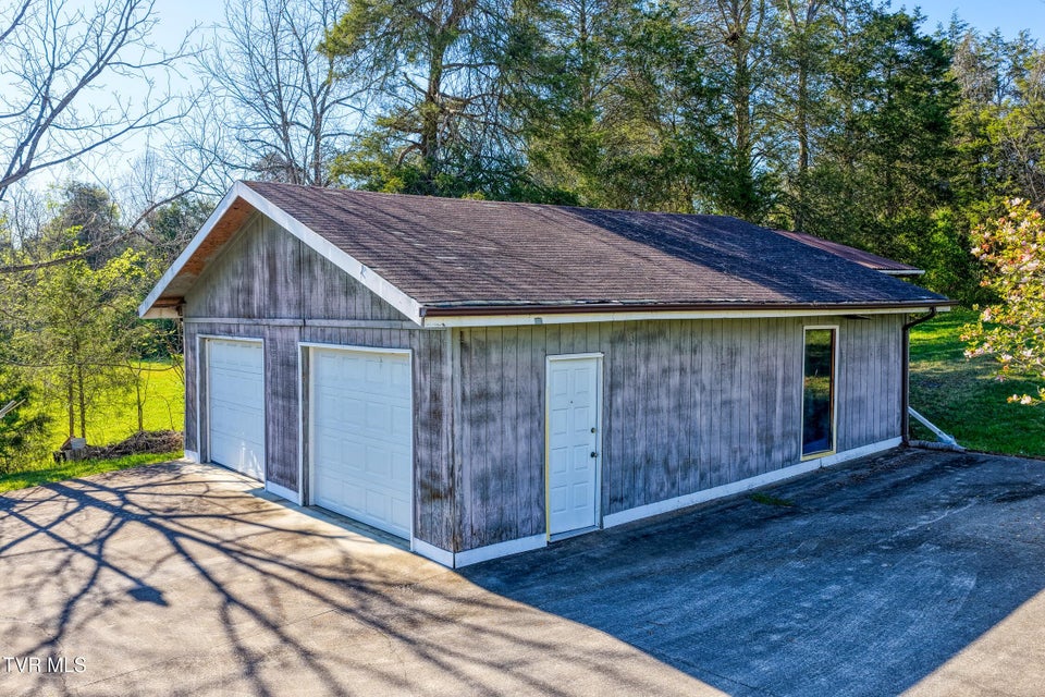 Photo #11: 605 Redwood Drive