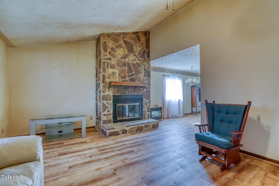 Photo #15: 605 Redwood Drive