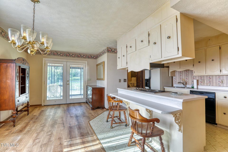 Photo #17: 605 Redwood Drive