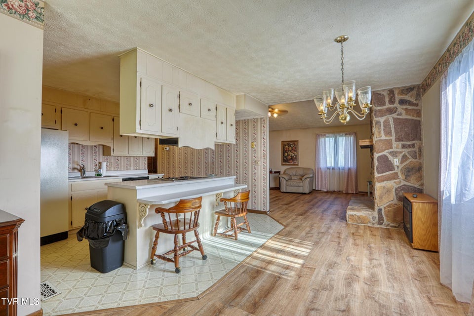 Photo #18: 605 Redwood Drive