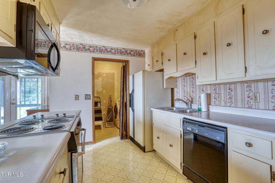 Photo #19: 605 Redwood Drive