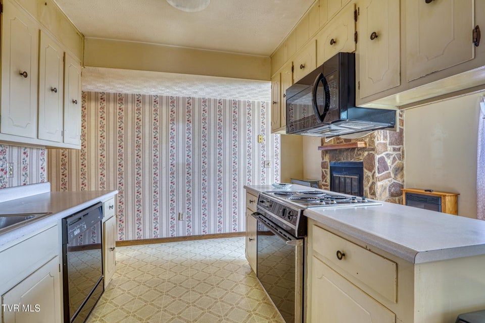 Photo #20: 605 Redwood Drive