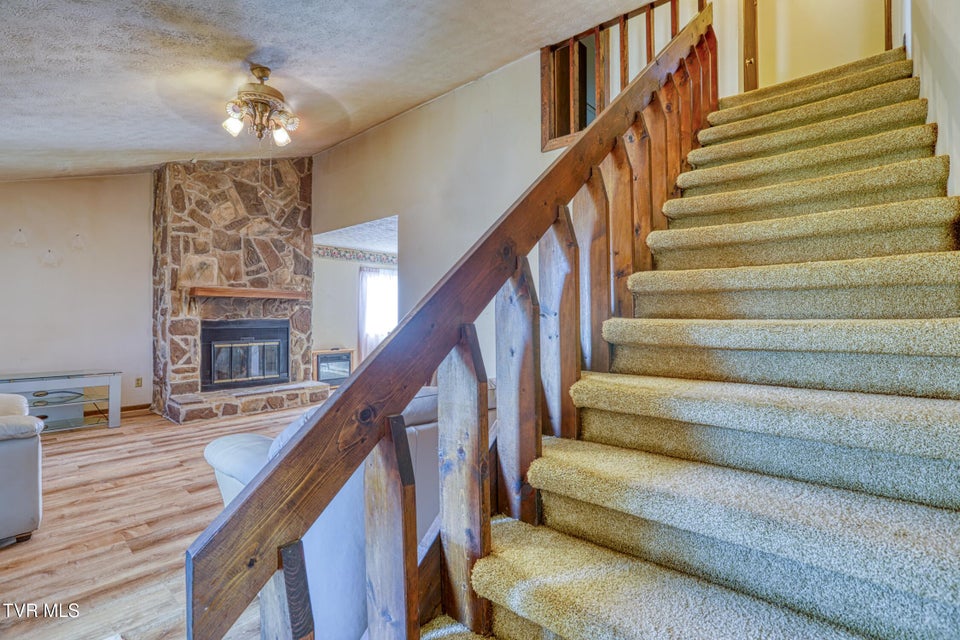 Photo #25: 605 Redwood Drive