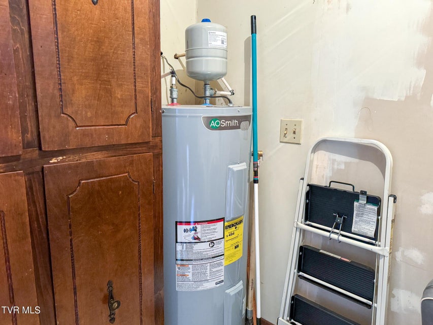 Photo #30: 605 Redwood Drive