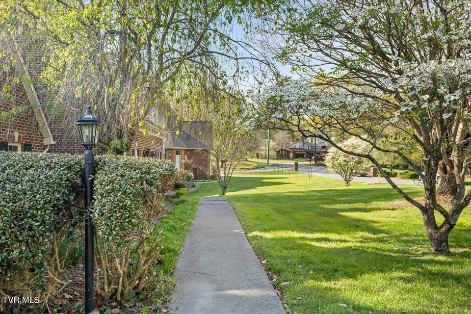 Photo #7: 1857 Greenbriar Circle