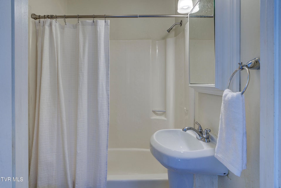 Photo #31: 760 Lake Point Drive