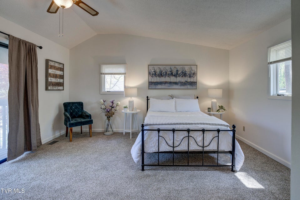 Photo #33: 760 Lake Point Drive