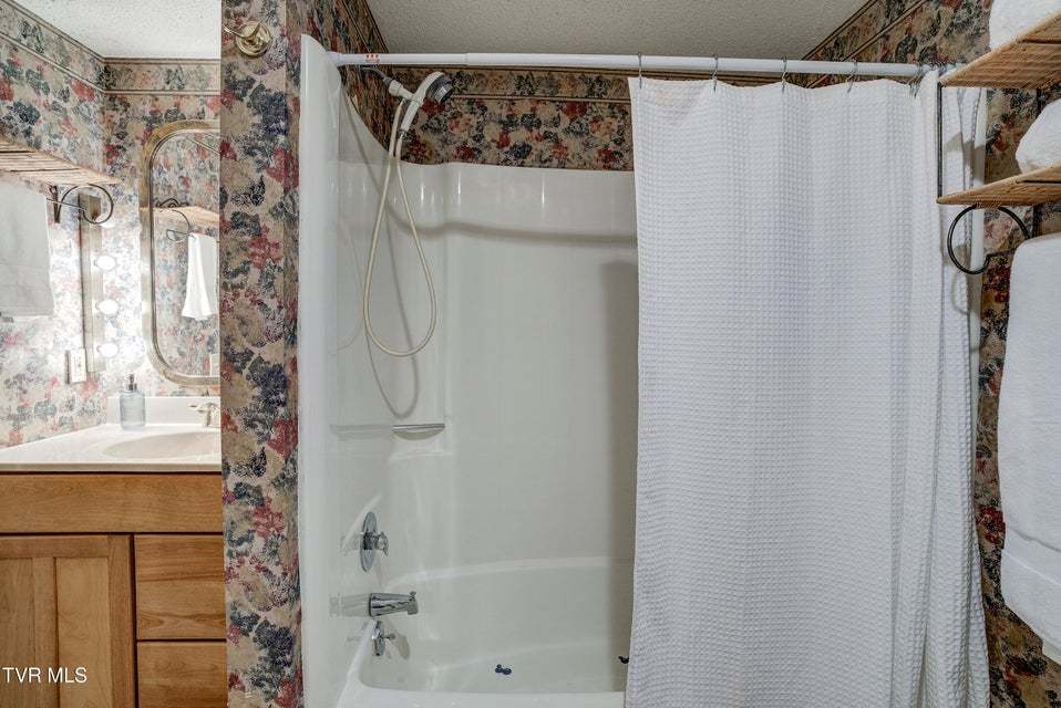 Photo #35: 760 Lake Point Drive