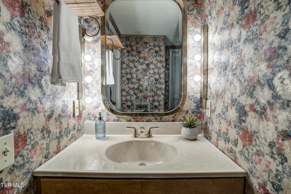 Photo #36: 760 Lake Point Drive