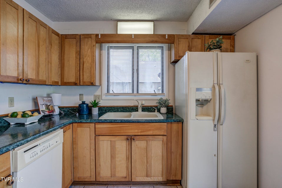 Photo #38: 760 Lake Point Drive