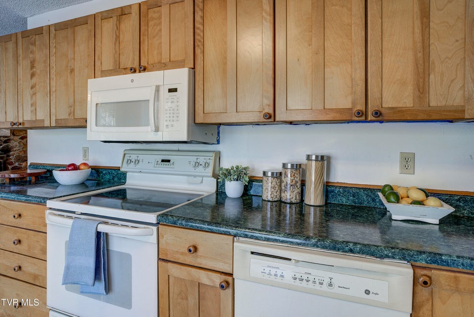 Photo #39: 760 Lake Point Drive