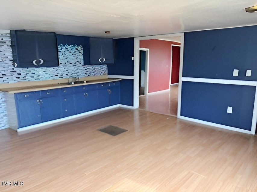 Photo #9: 476 Morelock Street