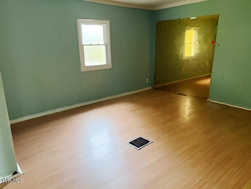 Photo #11: 476 Morelock Street