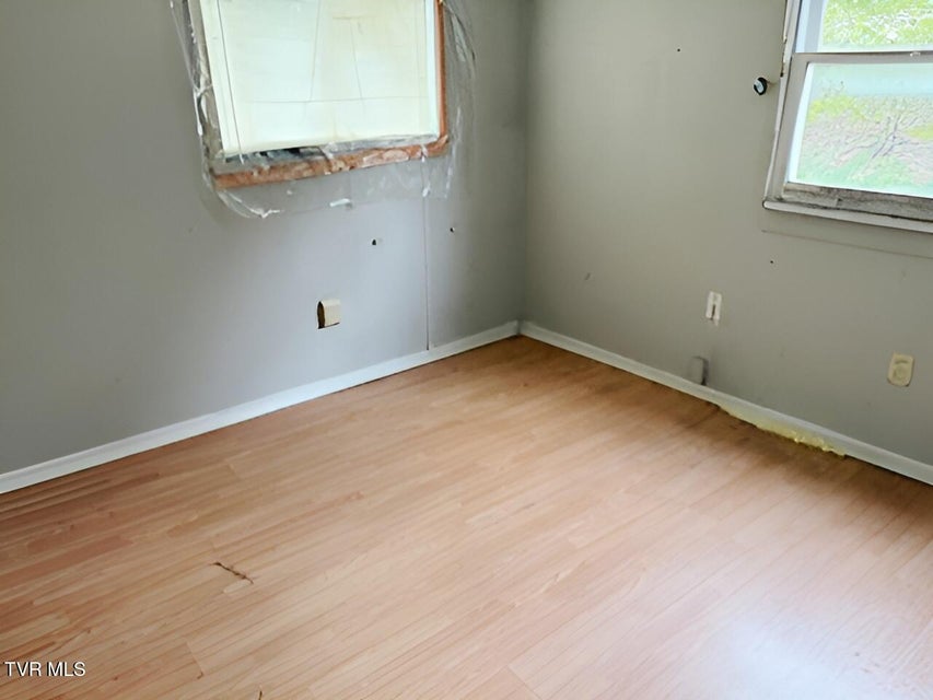 Photo #13: 476 Morelock Street