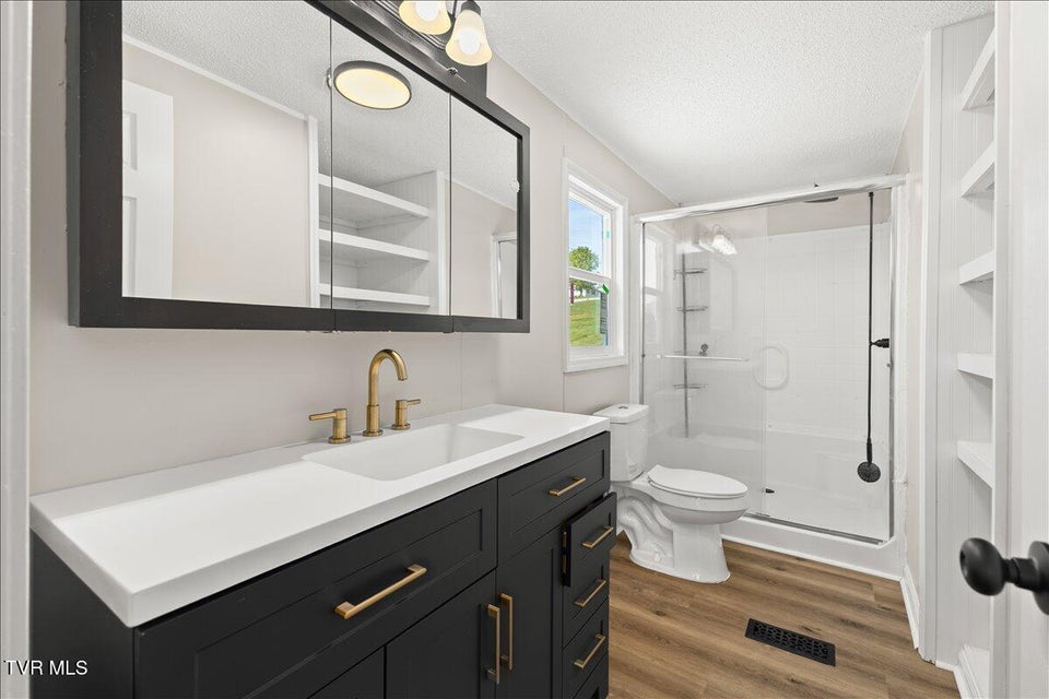 Photo #27: 151 Chalk Level Road