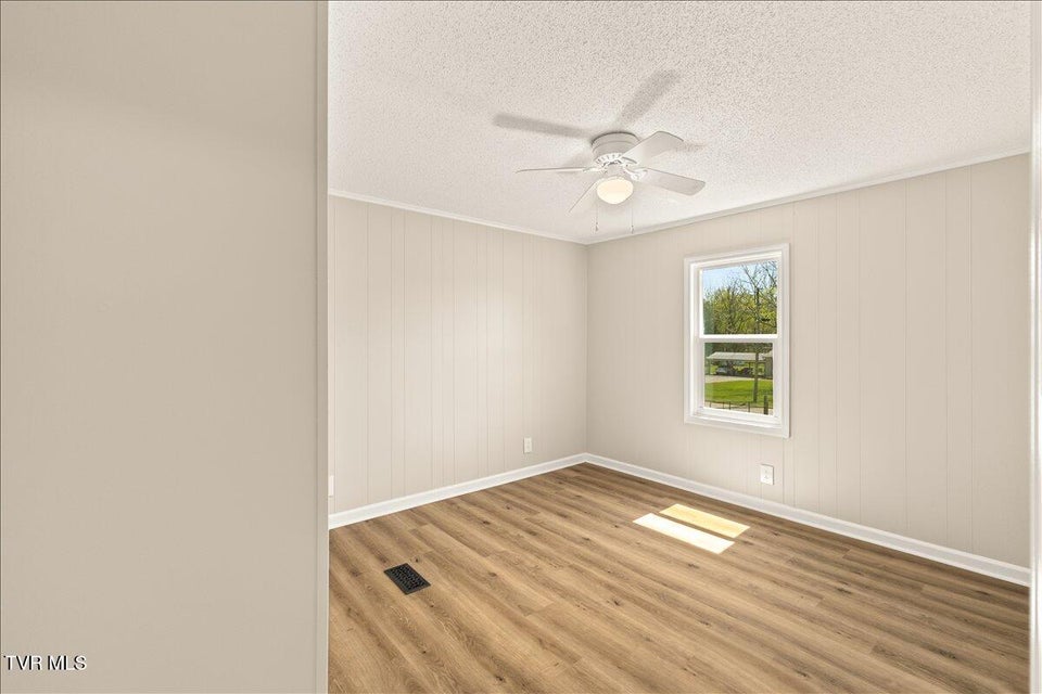 Photo #34: 151 Chalk Level Road