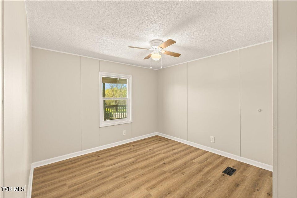 Photo #37: 151 Chalk Level Road