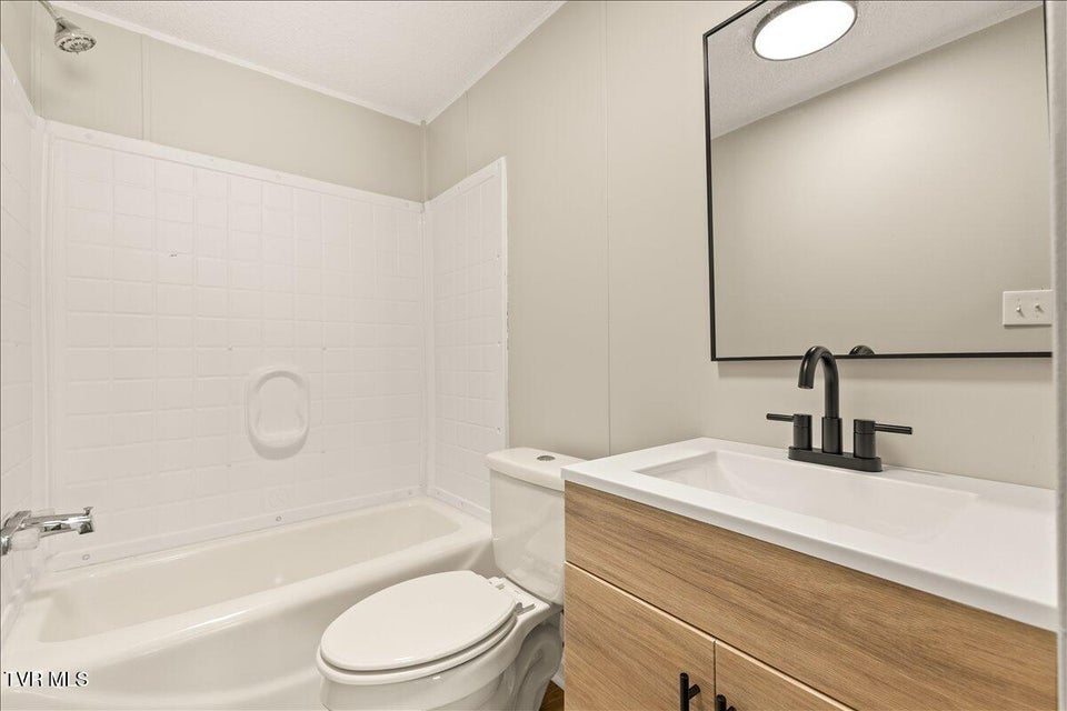 Photo #36: 151 Chalk Level Road