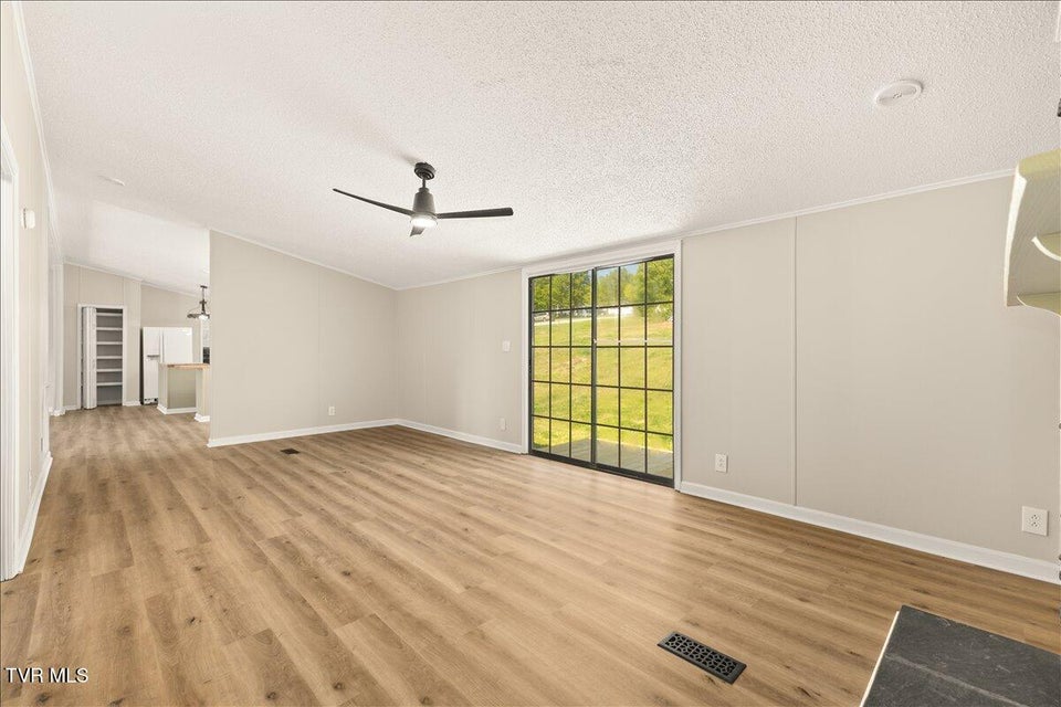 Photo #32: 151 Chalk Level Road