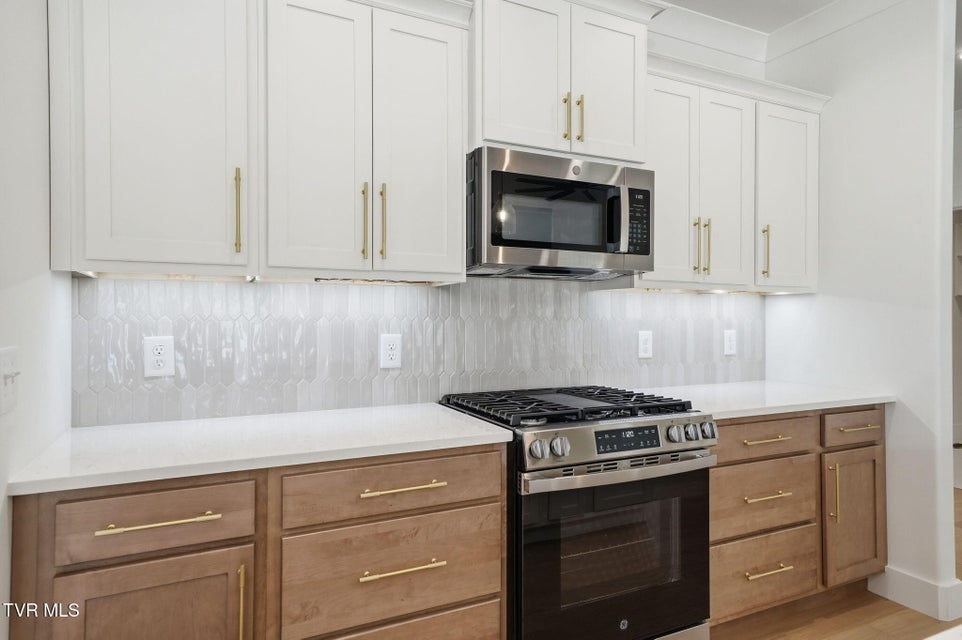 Photo #11: 115 Station Way