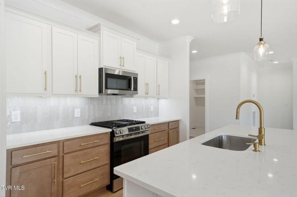 Photo #12: 115 Station Way