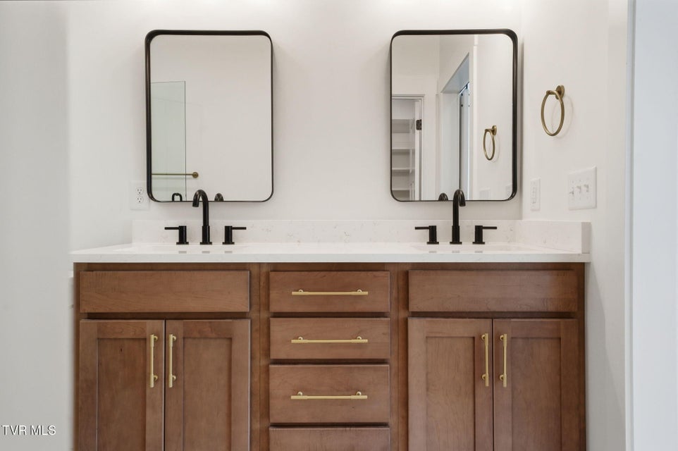 Photo #42: 115 Station Way