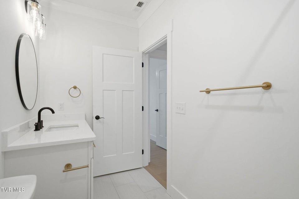 Photo #44: 115 Station Way