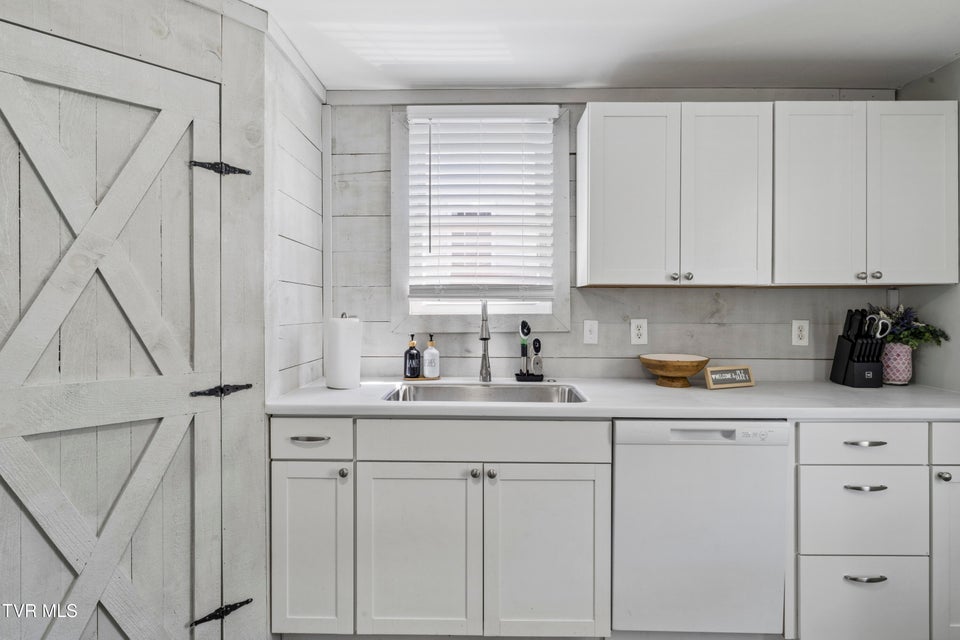 Photo #9: 424 Hamilton Street