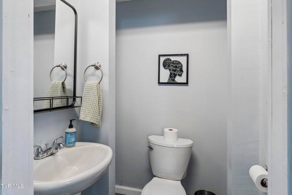 Photo #16: 424 Hamilton Street