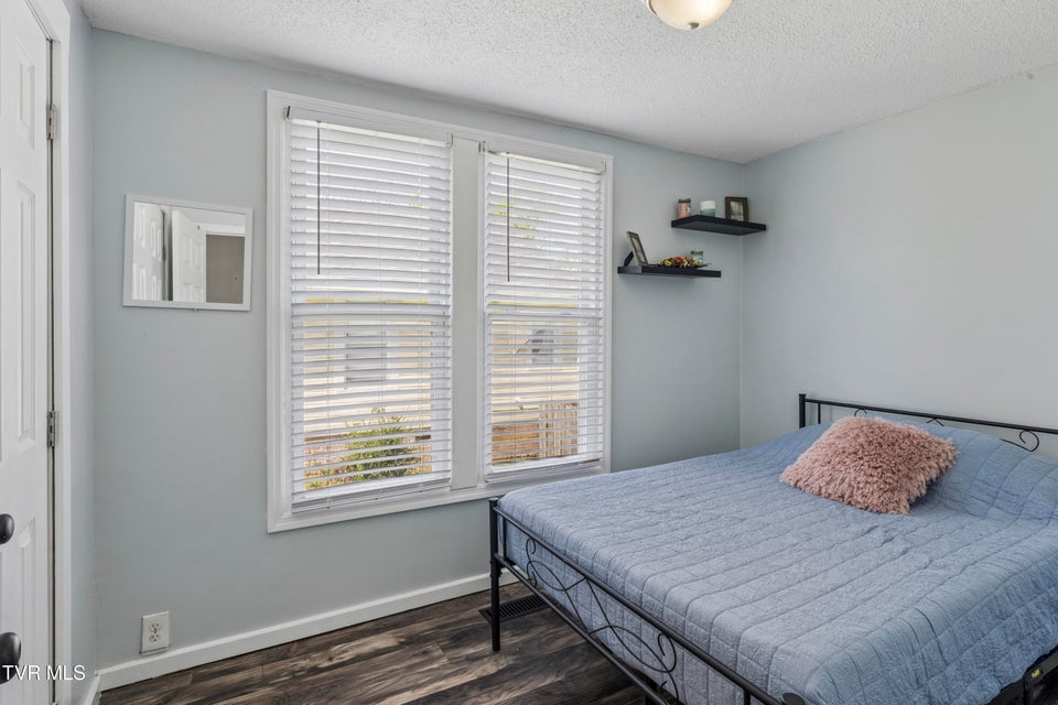 Photo #17: 424 Hamilton Street