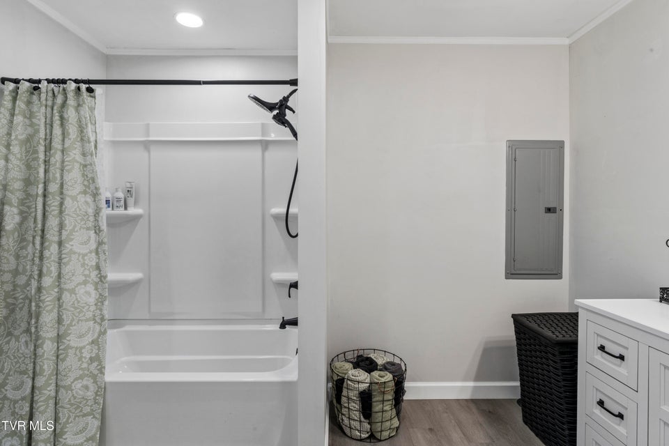 Photo #22: 424 Hamilton Street