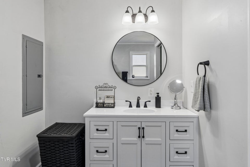 Photo #23: 424 Hamilton Street