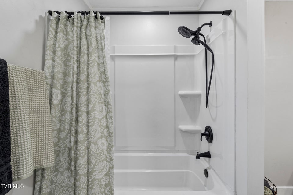 Photo #24: 424 Hamilton Street