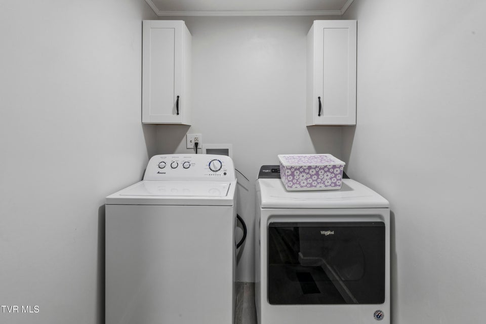 Photo #25: 424 Hamilton Street