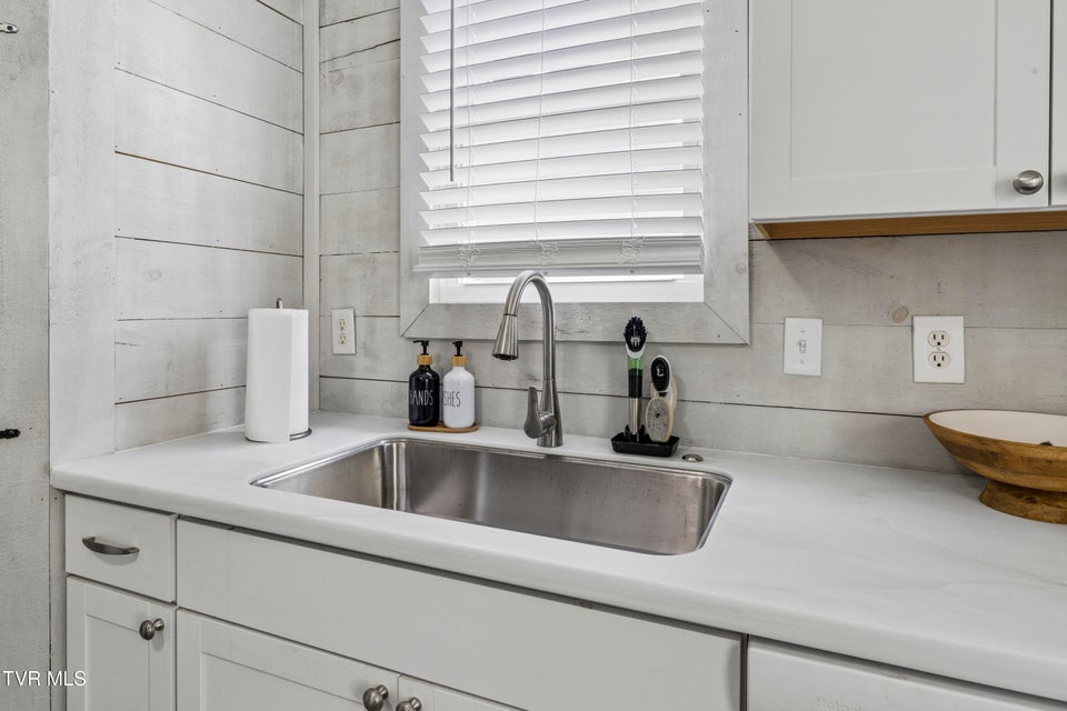 Photo #10: 424 Hamilton Street