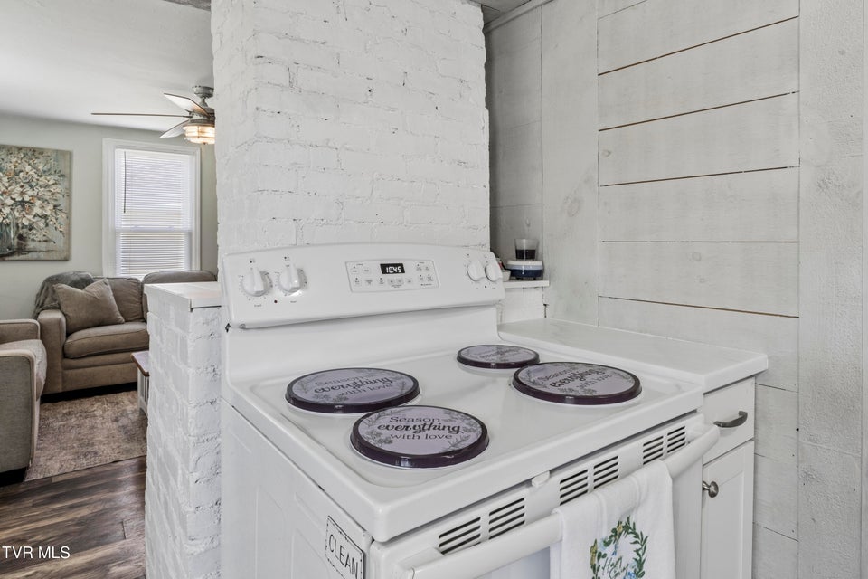 Photo #13: 424 Hamilton Street