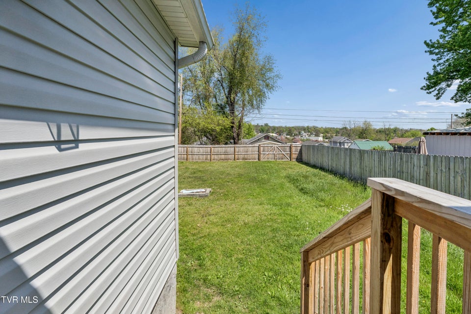 Photo #28: 424 Hamilton Street