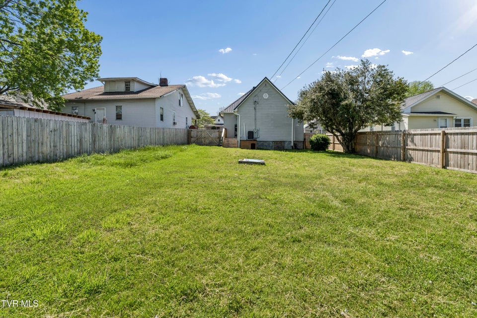 Photo #31: 424 Hamilton Street