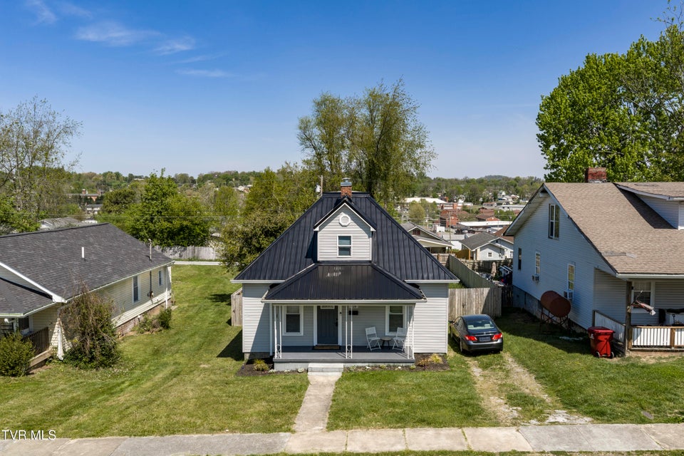 Photo #38: 424 Hamilton Street