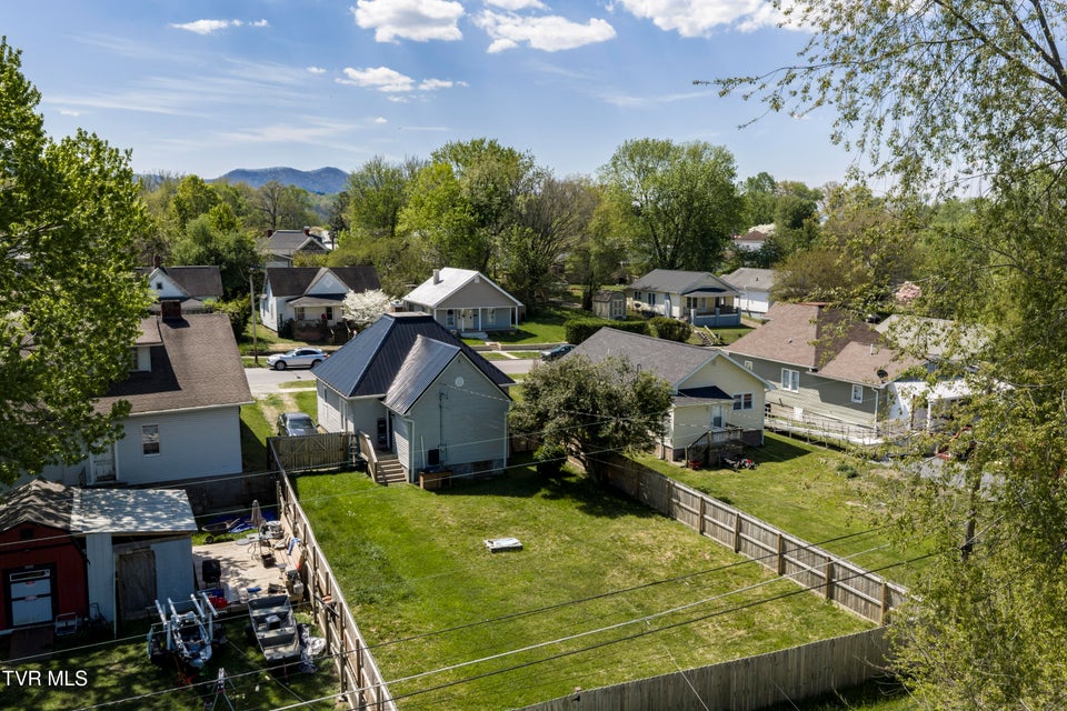 Photo #40: 424 Hamilton Street