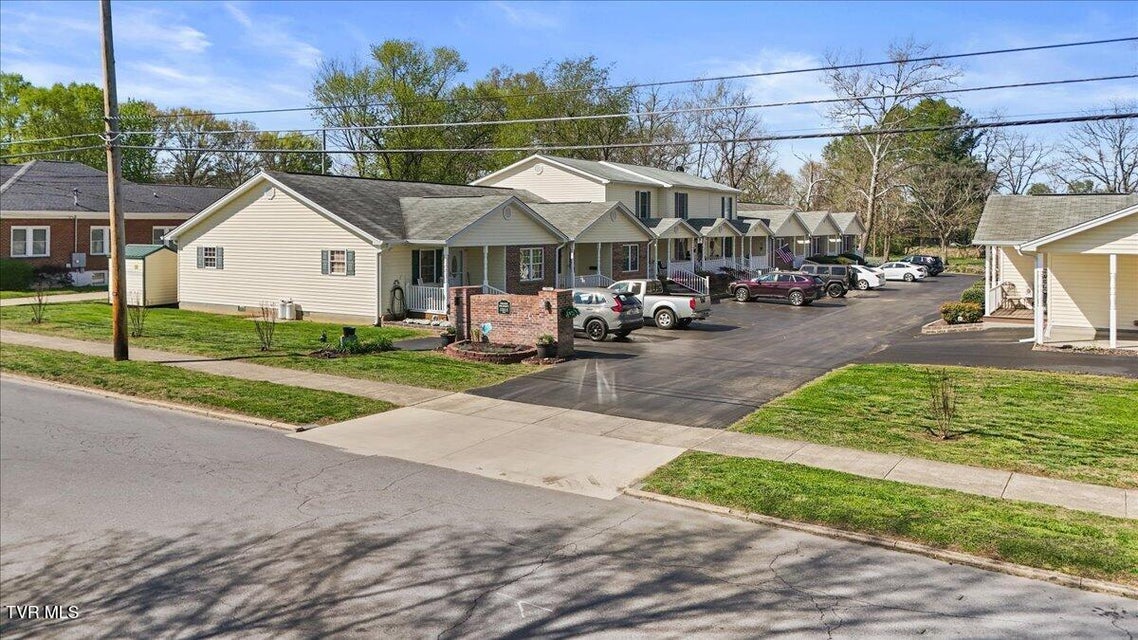 Photo #29: 703 Main Street