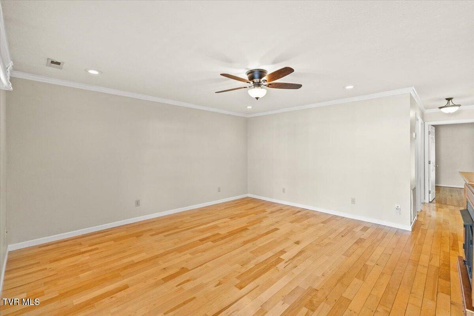 Photo #4: 703 Main Street