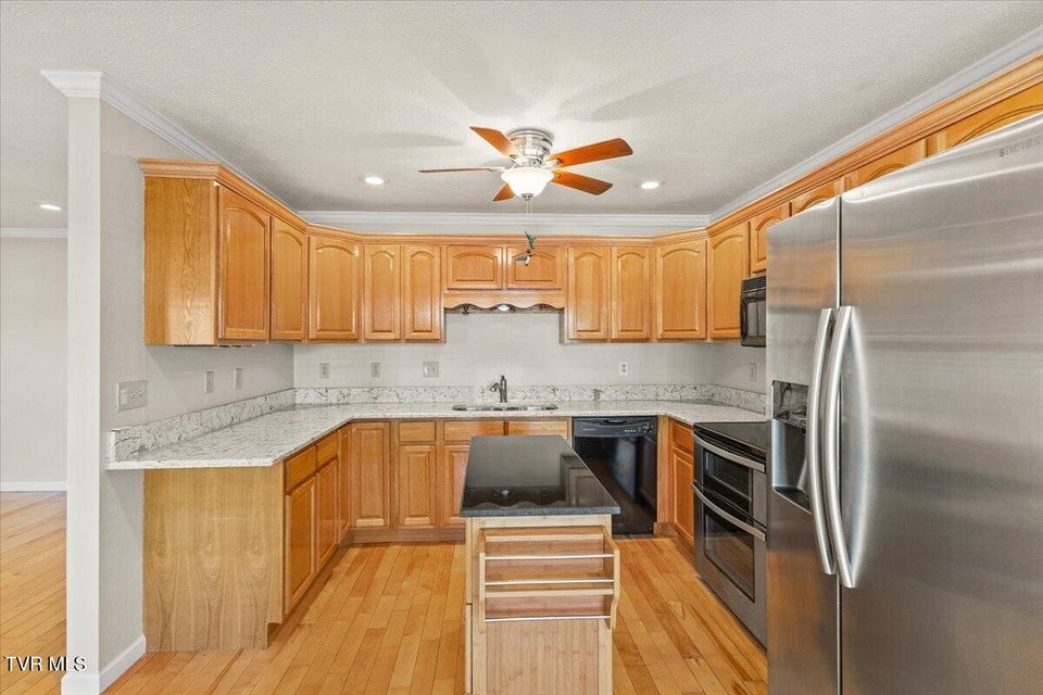 Photo #7: 703 Main Street