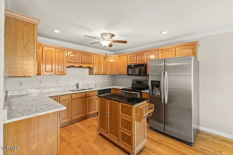 Photo #8: 703 Main Street