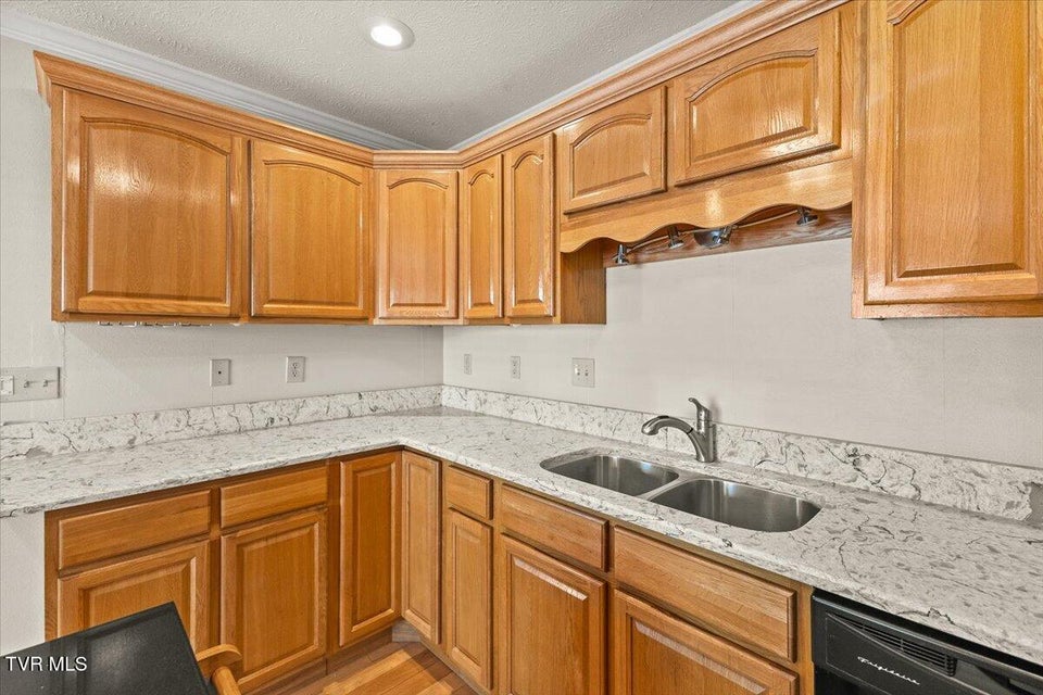 Photo #9: 703 Main Street